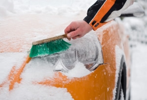 Die Verkehrssicherheit im Winter verlangt eine besondere Pflege des Autos.