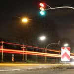 Eine rote Ampel überfahren kann eine Straftat sein