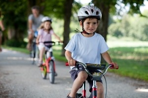 Auch Kinder müssen die vorgeschriebene Fahrradgeschwindigkeit beachten