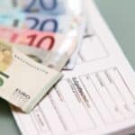 Der Bußgeldbescheid enthält Gebühren von mindestens 25 Euro
