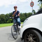 Achten Sie auf den Verkehr, sonst kann ein tödlicher Unfall die Folge sein.