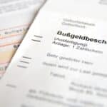 Der Fahrzeughalter erhält einen Zeugenfragebogen, um den Fahrer ausfindig zu machen und ihm den Bußgeldbescheid schicken zu können.