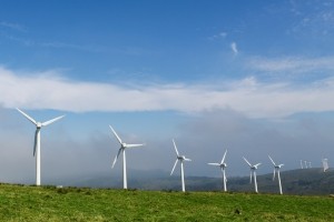 Klimaschutz: Die Umweltverschmutzung durch Kohlekraftwerke soll durch den Einsatz von Windrädern eingedämmt werden.