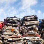 Bevor Altmetall recycelt werden kann, lagert es meist auf der Mülldeponie.