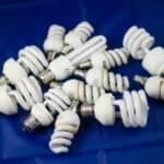 Wie soll man Energiesparlampen entsorgen? Ein neues Problem.