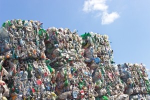 Recycling ist dem Ablagern auf einer Mülldeponie vorzuziehen.