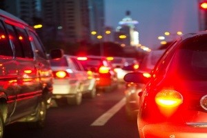 Eine Rettungsgasse auf der Autobahn kann Leben retten. 