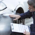 Sie sollten den Unfall nicht ohne Versicherung abwickeln, wenn die Schadenshöhe nicht eindeutig ist.