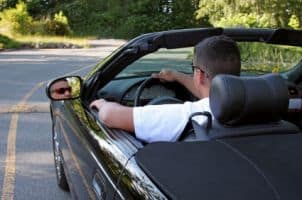 Bei der Führerscheinklasse B darf das Zugfahrzeug samt Anhänger nicht mehr als 3,5 Tonnen wiegen.