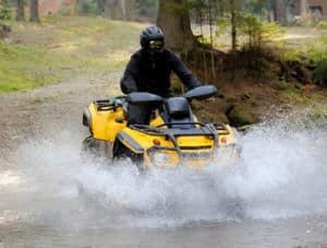 Die Prüfbescheinigungn der Klasse BF17 für begleitetes Fahren berechtigt auch zum Führen von Quads, Mopeds und Rollern.