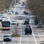 Einen Bus mit Anhänger zu fahren, setzt den Führerschein DE voraus.