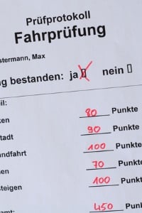 Mit dem D-Führerschein ist die Personenbeförderung im Bus erlaubt.