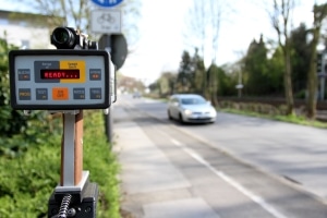 Ein Riegl-Scanner kann auch auf einem Stativ zum Einsatz kommen. In Deutschland sind beide Methoden zulässig.