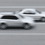 Anlagen wie Traffistar S 540 arbeiten mit Piezosensoren im Boden. Die Messung startet, wenn ein Fahrzeug über den ersten Strang fährt.