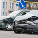 Erfahren Sie in diesem Ratgeber, wie die Teilschuld nach einem Unfall festgelegt wird.