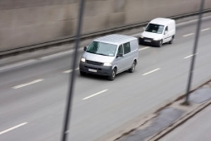 Die Abstandsmessung mit einem Sensor ist im Straßenverkehr eher unüblich. 