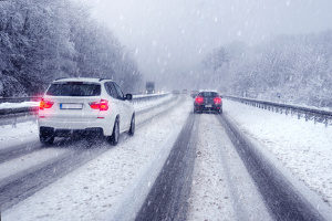 Im Straßenverkehr ist der Schnee zu räumen.