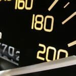 Wie schnell darf ein Bus fahren? Auf Autobahnen sind höchstens 100 km/h erlaubt - und auch nur für Reisebusse..