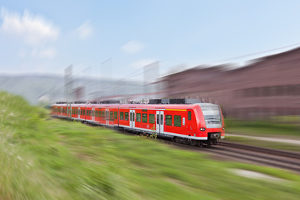 Wer mit Bus oder Bahn unterwegs ist, sollte gewisse Verhaltensregeln einhalten.