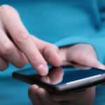 Was droht Ihnen, wenn Sie eine SMS schreiben am Steuer?