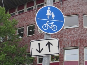 Die Ausbildung zum Fahrradführerschein vermittelt Wissen zu den wichtigsten Verkehrszeichen.