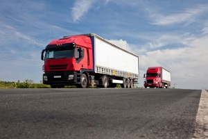 Die Achslastberechnung beim Lkw ist komplizierter, da die Position der Ladung miteinbezogen werden muss.