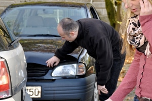 Schmerzensgeld nach Auffahrunfall: Bei Nackenschmerzen kommt ein Anspruch in Betracht.