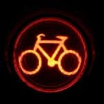 Eine Fahrradampel ist oft Teil einer Radverkehrsanlage.