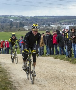 Ein Fahrradsturz ohne Helm geschieht nicht nur beim Radsport, sondern auch im Alltag.