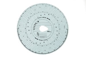 Funktioniert noch mit einer Papierscheibe: ein analoger Tachograph.