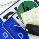 Viel Bürokratie muss überwunden werden, bis man in Deutschland fahren darf. Aber ohne Betriebserlaubnis droht ein Bußgeld.