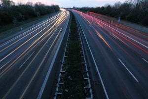 Auf der Autobahn gilt in Belgien eine Höchstgeschwindigkeit von 120 km/h.