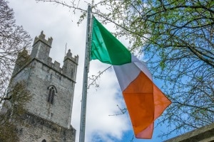 Irland. Ein Führerschein ist Voraussetzung für das Führen eines Fahrzeugs. 