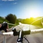Musik zu hören beim Fahrradfahren kann ein Risiko darstellen.