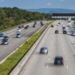 Auf der Autobahn geblitzt? Hier gilt der Bußgeldkatalog für außerorts.