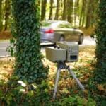 Die Geschwindigkeitsmessung am Auto kann mobil oder stationär erfolgen.