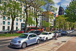 Parken nur für Mieter: Ein Anwohnerparkausweis ermöglicht Ihnen das Parken auf einem Mieterparkplatz.