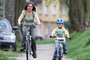 Verkehrserziehung mit dem Fahrrad: In der Regel findet das in der Grundschule statt. 