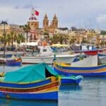 Mit dem Auto auf die Insel: Verkehrsregeln sind auf Malta ebenfalls zu beachten.