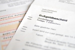 Auch wenn Sie die Anhörung im Bußgeldverfahren nicht zurücksenden, kann ein Bußgeldbescheid folgen.