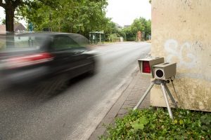 Mobile Blitzgeräte haben den Vorteil, dass sie an immer wieder neuen Standorten eingesetzt werden können.