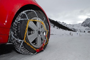 Sie können einen Schleuderkurs auch im Schnee machen und sich besser an die Glätte und schlechte Sichtverhältnisse gewöhnen.