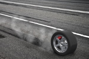 Beim Schleudertraining treiben Sie Ihr Auto mit Vollbremsungen und Ausweichmanövern an seine Grenzen.
