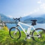 E-Bikes (oder „eBikes“) erleichtern das Fahren langer Strecken.