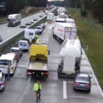 Gibt es ein Ferienfahrverbot für LKW, um den Urlaubsverkehr zu erleichtern?