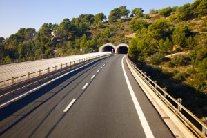 Eine besondere Gefahr bei einem Unfall in Österreich stellt ein Tunnel dar.