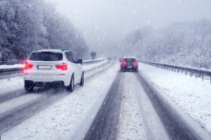 Die Kosten für ein Fahrsicherheitstraining im Schnee bzw. für den Winter können sich mitunter stark unterscheiden.