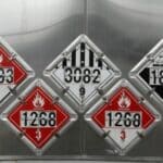Ohne ein ausreichende Gefahrgutkennzeichnung darf ein Transport nicht durchgeführt werden.
