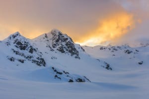 Veranstalter können ein Schneetraining mit dem Auto auch schon mal in den Bergen oder am Polarkreis abhalten.