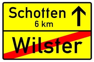 Die Geschwindigkeitsbegrenzung innerhalb geschlossener Ortschaften endet mit diesem Schild.